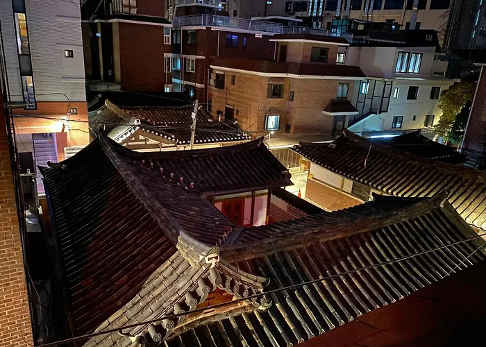 公寓 경복궁 광화문 명동 종로 동대문 홍대 지하철 도보3분 방3 침대5 10명 가족 단체 가능 首爾