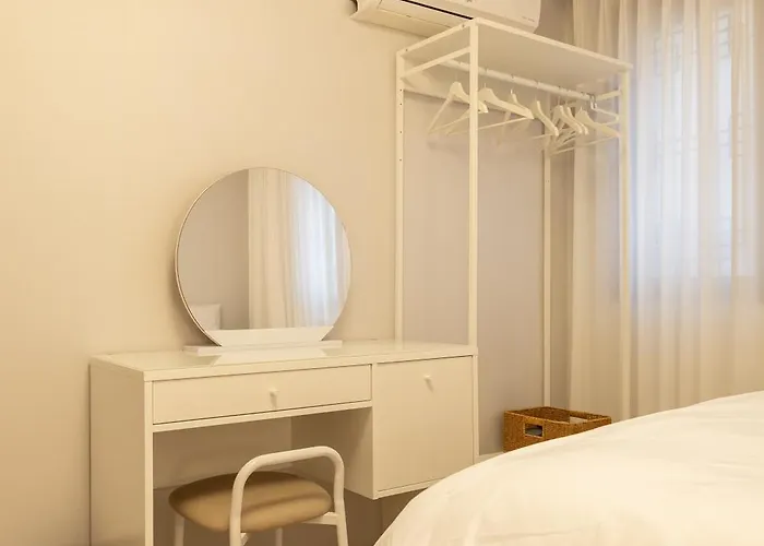 경복궁 광화문 명동 종로 동대문 홍대 지하철 도보3분 방3 침대5 10명 가족 단체 가능 首爾