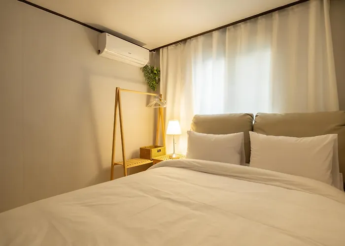 경복궁 광화문 명동 종로 동대문 홍대 지하철 도보3분 방3 침대5 10명 가족 단체 가능 公寓 首爾