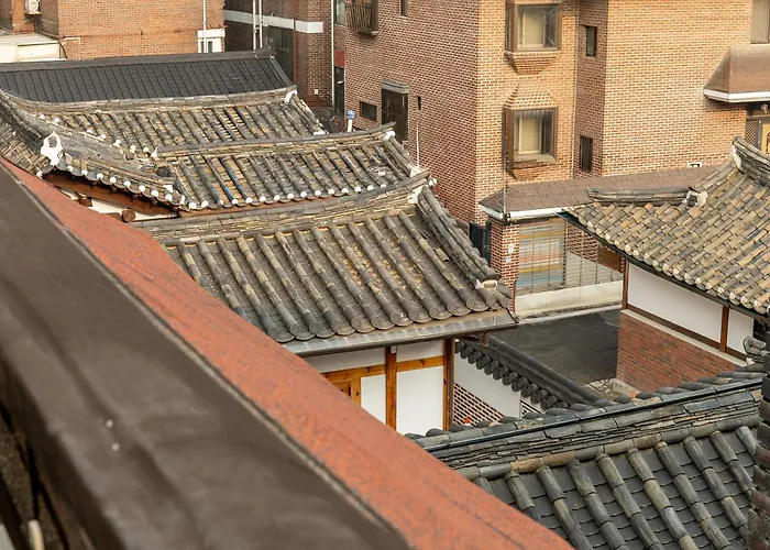 경복궁 광화문 명동 종로 동대문 홍대 지하철 도보3분 방3 침대5 10명 가족 단체 가능 公寓 首爾